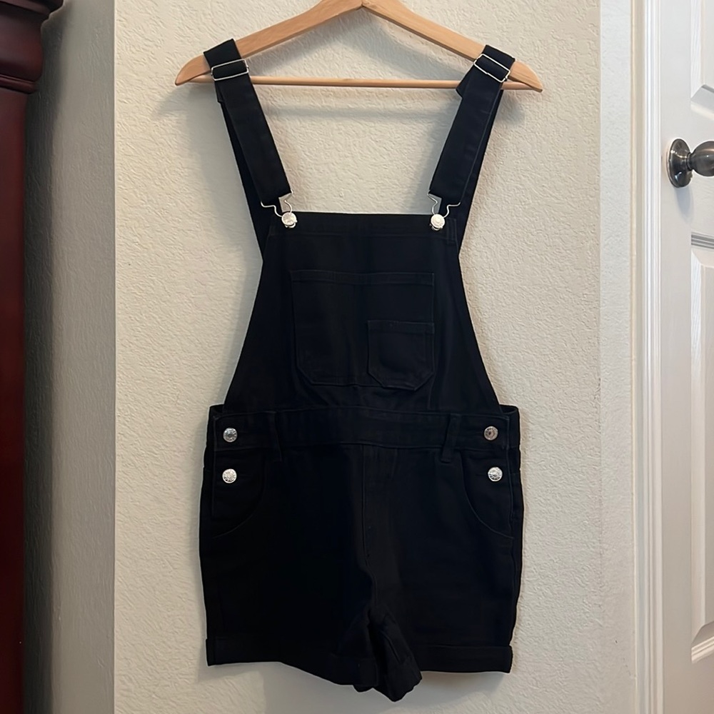 Cute Black Jean Overall Shorts!